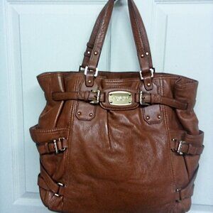Michael Kors Brown Lrg. Satchel Leather Purse. Many Compartments Inside and Out.